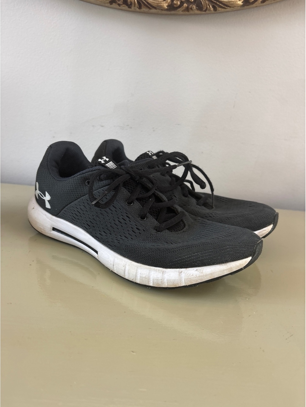Under Armour Womans  Black Running Shoes Size 9